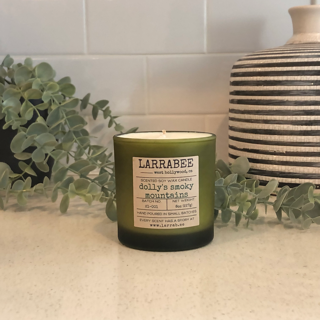 Dolly's Smoky Mountains handcrafted candle Larrab.ee